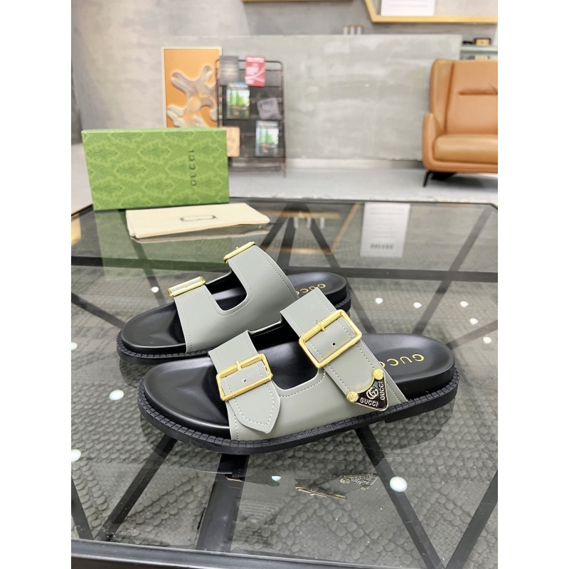 G*u*i slippers